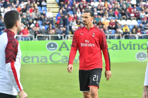 İtalyan Futbol Serisi A Erkekler Şampiyonası Cagliari, Ac Milan 'a karşı.