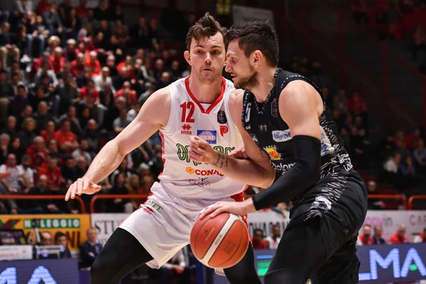 Baloncesto italiano Serie A Campeonato OriOra Pistoia vs Dolomiti Energia Basket Trentino — Foto de Stock