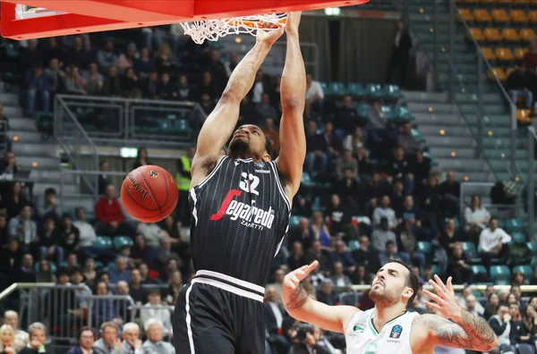 Baloncesto Eurocopa Segafredo Virtus Bolonia vs Darussafaka Tekfen Estambul — Foto de Stock