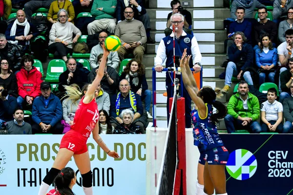 Volleyball Champions League Women Imoco Volley Conegliano vs C.S.M. Volei Alba Blaj — Stock Photo, Image