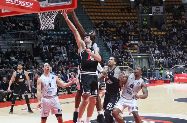 Baloncesto Eurocopa Segafredo Virtus Bolonia vs Dolomiti Energia Trento — Foto de Stock