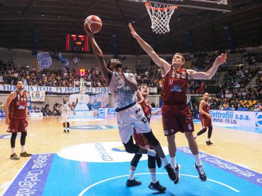 İtalya Basketbol Şampiyonası Acqua S. Bernardo Cantu, Umana Reyer Venezia 'ya karşı.