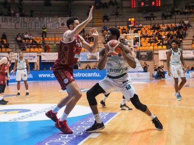 İtalya Basketbol Şampiyonası Acqua S. Bernardo Cantu, Umana Reyer Venezia 'ya karşı.