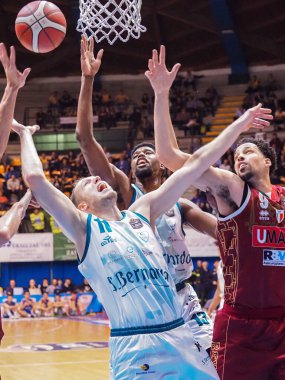 İtalya Basketbol Şampiyonası Acqua S. Bernardo Cantu, Umana Reyer Venezia 'ya karşı.