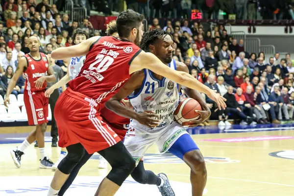 Baloncesto Italiano Serie A Campeonato Pallacanestro Trieste vs Banco di Sardegna Sassari — Foto de Stock