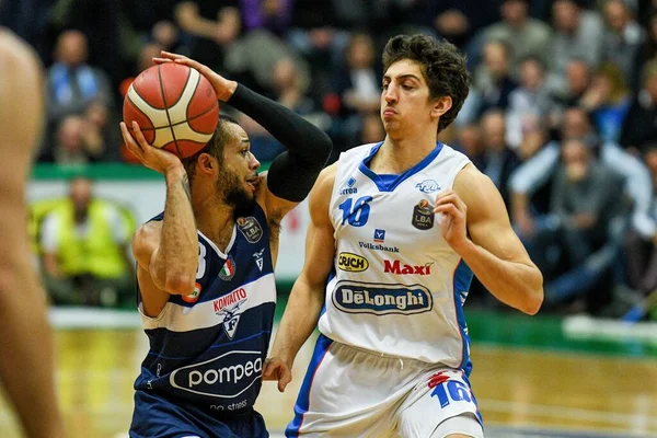 Baloncesto italiano A Serie Championship De Longhi Treviso Basket vs Pompea Fortitudo Bolonia — Foto de Stock