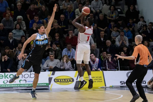 Baloncesto italiano Serie A Campeonato Vanoli Basket Cremona vs Grissin Bon Reggio Emilia — Foto de Stock