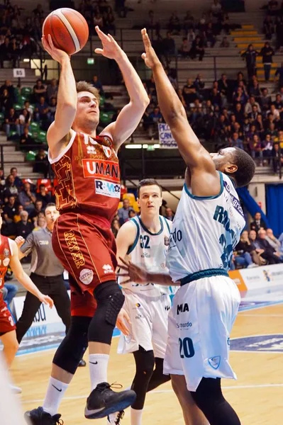 Ιταλικό μπάσκετ A Serie Championship Acqua S. Bernardo Cantu vs Umana Reyer Βενετία — Φωτογραφία Αρχείου