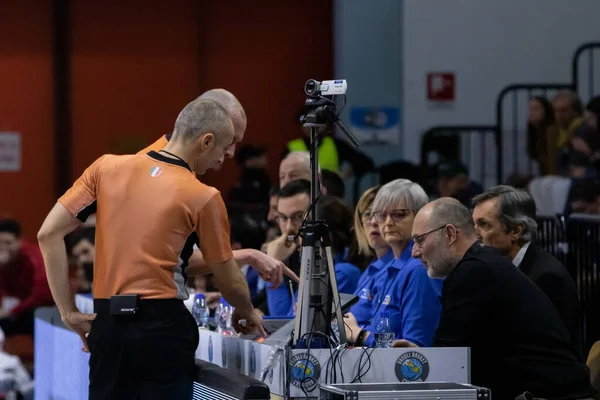 İtalyan Basketbol Şampiyonası Vanoli Basket Cremona, Grissin Bon Reggio Emilia 'ya karşı — Stok fotoğraf