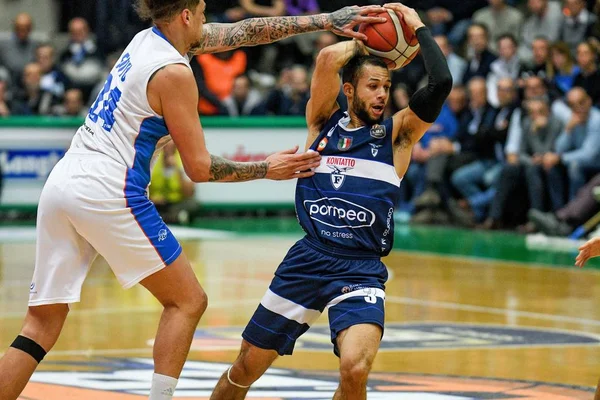 Baloncesto italiano A Serie Championship De Longhi Treviso Basket vs Pompea Fortitudo Bolonia — Foto de Stock