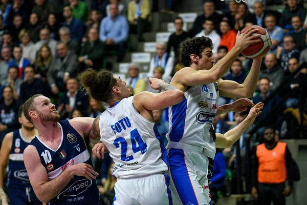 Baloncesto italiano A Serie Championship De Longhi Treviso Basket vs Pompea Fortitudo Bolonia — Foto de Stock