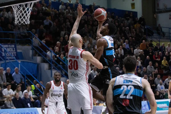 Baloncesto italiano Serie A Campeonato Vanoli Basket Cremona vs Grissin Bon Reggio Emilia — Foto de Stock