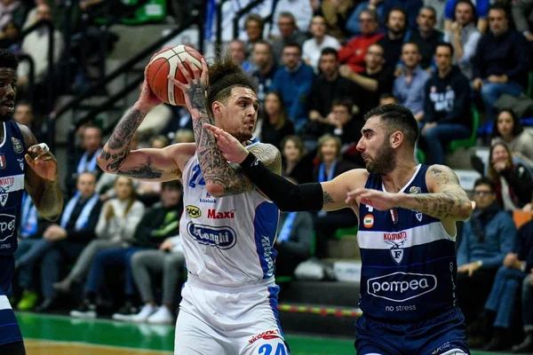 Baloncesto italiano A Serie Championship De Longhi Treviso Basket vs Pompea Fortitudo Bolonia — Foto de Stock