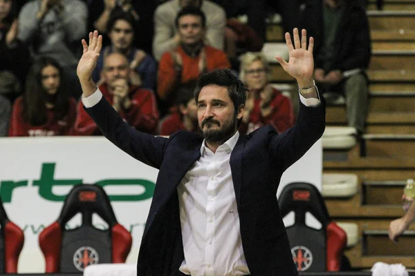 Championnat italien de basket-ball A Serie Pallacanestro Trieste vs Banco di Sardegna Sassari — Photo