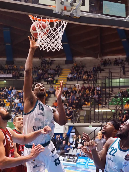 Baloncesto italiano Serie A Campeonato Acqua S. Bernardo Cantu vs Umana Reyer Venezia — Foto de Stock