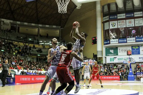 Italian Basketball A Serie  Championship Pallacanestro Trieste vs Banco di Sardegna Sassari — Stock Photo, Image