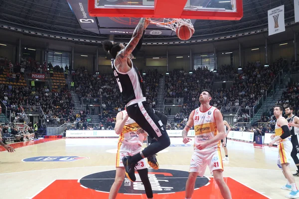 Чемпіонат Італії з баскетболу Сегафредо Віртус Болонья - Carpegna Prosciutto Basket Pesaro — стокове фото