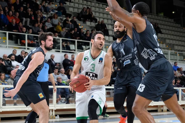 Baloncesto Eurocopa Dolomiti Energia Trento vs Darussafaka Tekfen Estambul — Foto de Stock