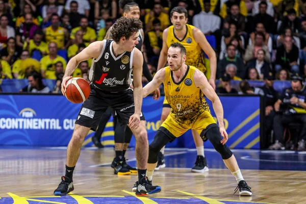 Finale intercontinentale beker Fiba - Segafredo Virtus Bologna vs Iberostar Tenerife — Stockfoto