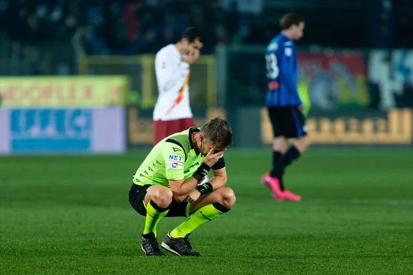 Scheidsrechter Daniele Orsato Tijdens Atalanta Roma Italiaanse Serie Voetbalwedstrijd Bergamo — Stockfoto