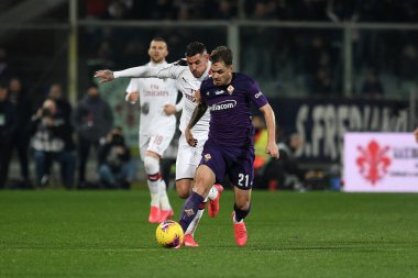 Fiorentina ve Milan maçında pol lirola (fiorentina) ve Theo Hernandez (milan), İtalya Serie A futbol karşılaşması, 22 Şubat 2020 - Lps / Matteo Papini