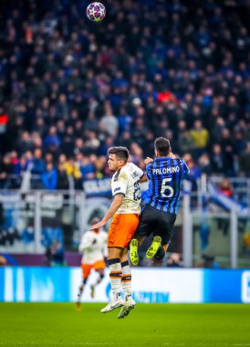 Maxi Gomez Valencia Cf 19 Şubat 2020 tarihinde San Siro Stadyumu 'nda Atalanta Bc ile Valencia Cf arasındaki 2019 / 20 Şampiyonlar Ligi karşılaşmasında Atalanta Bc takımından Jose Luis Palomino' ya karşı top mücadelesi veriyor.