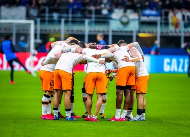 Valencia Cf oyuncuları, 19 Şubat 2020 tarihinde İtalya 'nın San Siro Stadyumu' nda Atalanta Bc ile Valencia Cf arasında oynanan 2019 / 20 Şampiyonlar Ligi karşılaşmasında oynandı.