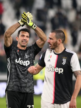 Juventus FC İtalya Futbol Serisi A Sezon 2019 / 20, İtalya Serie A futbol karşılaşması sırasında 77 Gianluigi Buffon (juventus) ve 19 leonardo bonucci (juventus), LPS / Claudio Benedetto