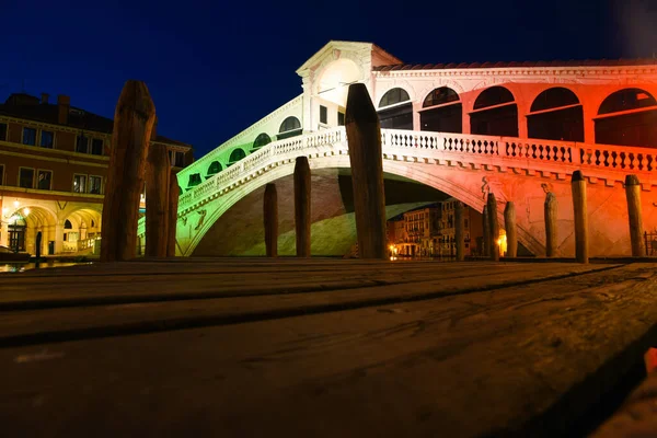 Rialto Bridge Illuminated Italian Flag Colors Venice Lockdown Coronavirus Covid — стоковое фото