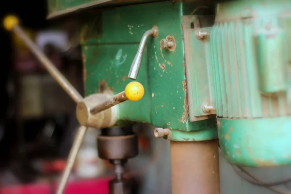 Seçici odaklı endüstriyel metal ağır makine. Metin için alanı kopyala.