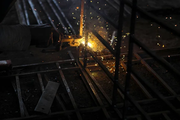 Soldagem Metal Centelhas Aquecimento Elétrico Ferro Materiais Faíscas Soldagem Artísticas — Fotografia de Stock