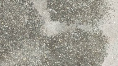 Parlak ince taneli kumlu doku, doğal yapı. Taş dokusuyla karşı karşıya. Ve ince kırıntı kahverengi ton arkaplan..