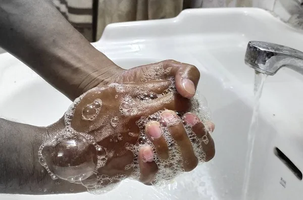 Prevenção Pandemia Coronavírus Lavar Mãos Com Água Morna Sabão Esfregando — Fotografia de Stock