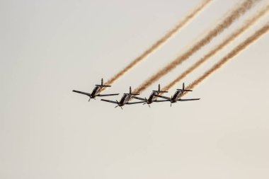 bir etkinlikte dört uçak gösterisi