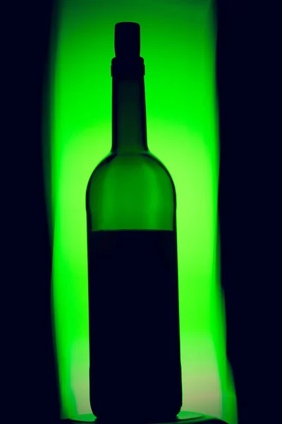 Emnebilde Glassflaske Vin Med Bakgrunn Fra Lysmalingen – stockfoto