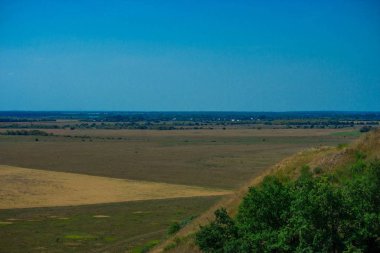 Rus köyünde yaz manzaraları.