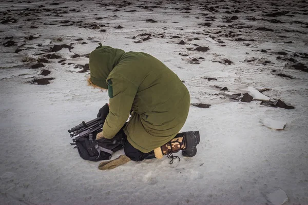 俄罗斯人冒着严寒来到田野里拍摄风景 — 图库照片