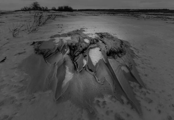 地上标有雪的沙丘 — 图库照片