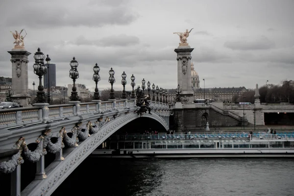 Pont Alexandre Iii přes řeku Seine v Paříži — Stock fotografie