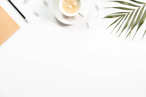 Minimalismo Desktop Escritório Flatlay Com Café Copiar Espaço Local Trabalho — Fotografia de Stock