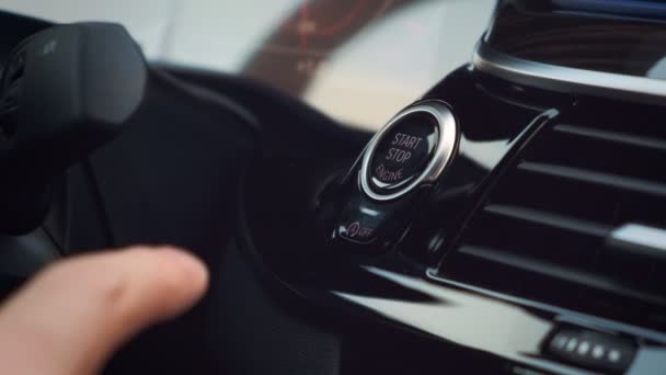 Começando Motor Carro Dedo Pressione Botão Para Iniciar Motor Carro — Vídeo de Stock