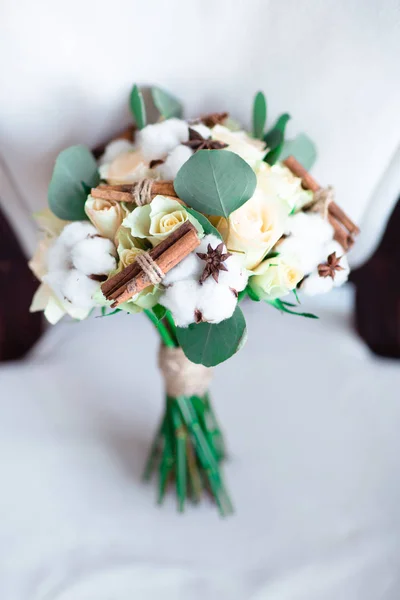 Bridal bouquet of roses and cotton cinnamon — Stock Photo, Image