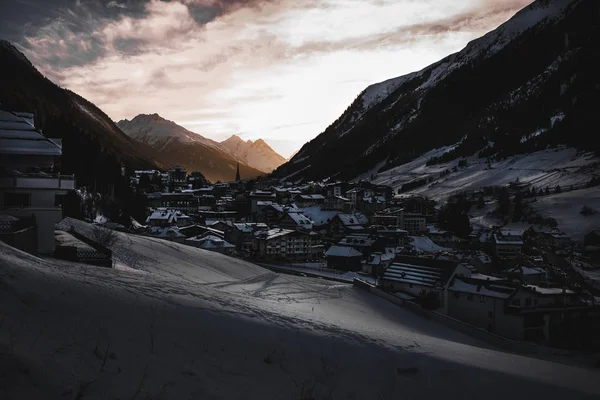 Ischgl, Avusturya, Tyrol, Alpler, günbatımı, Ischgl Regiontyrol. Tirol, Batı Avusturya'da telaffuz. Avusturyalı parçası içerir