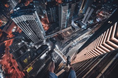 Elmas bir İsrail İsrail Elmas Borsası Ticaret Merkezi dünyanın en büyük ve en önemli elmas olmak ile İsrail'in önde gelen ihracat sanayi sektörüdür. Ramat Gan, Tel Aviv yakınlarında yer alan İsrail Elmas Borsası