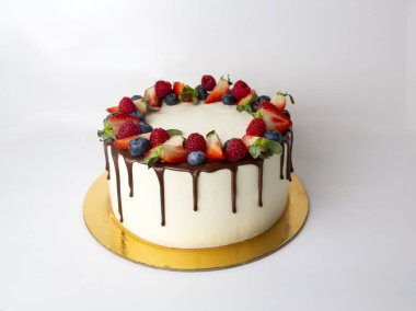  Böğürtlenli beyaz kek Stendal. Krem peynirli çikolatalı pasta..