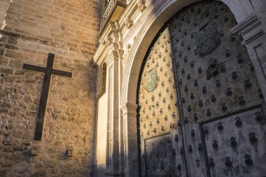 Cuenca piskoposluk Sarayı, katedral yanında yer alan