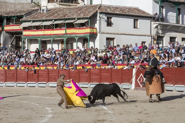 Timbro tradizionale corrida nella piazza principale di chinchon, Spagna — Foto Stock