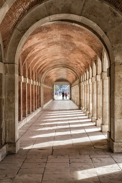 Arcos y pasadizo en el Palacio Real Aranjuez, España —  Fotos de Stock