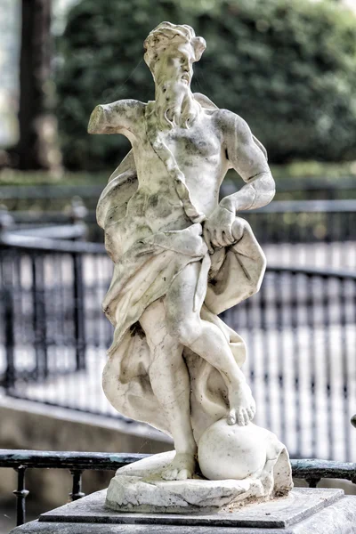 Monumento nei giardini del Palazzo Reale di Aranjuez, Spagna — Foto Stock