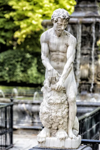 Monument in the gardens of Aranjuez Royal Palace, Spain — Stock Photo, Image